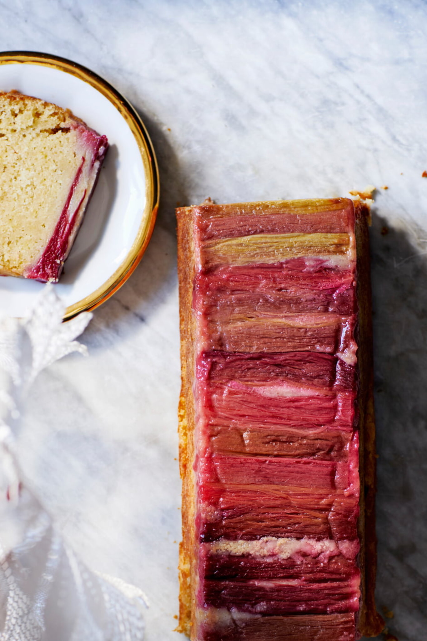 Upside Down Rabarbercake Uit Patisserie Coucou Van Enzo Delicious