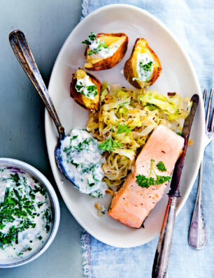 spitskool met zalm en pellkartofflen