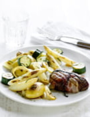 biefstuk met asperges en courgette