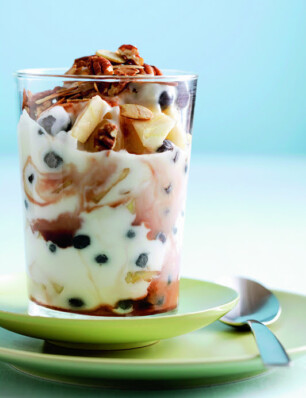 yoghurt met fruit en notencrunch