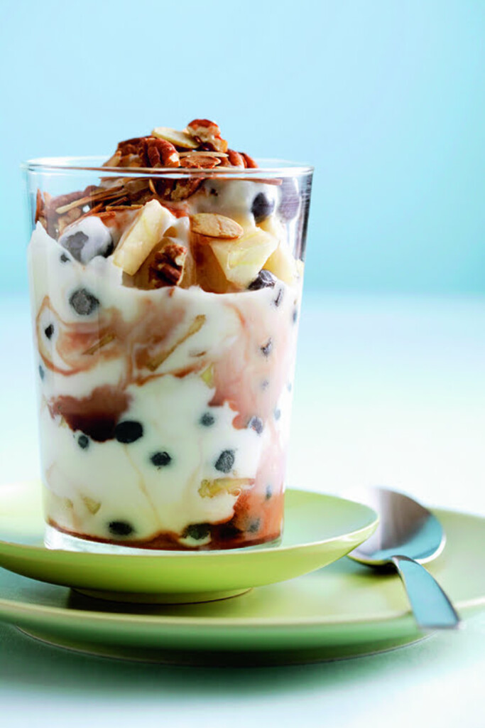 yoghurt met fruit en notencrunch