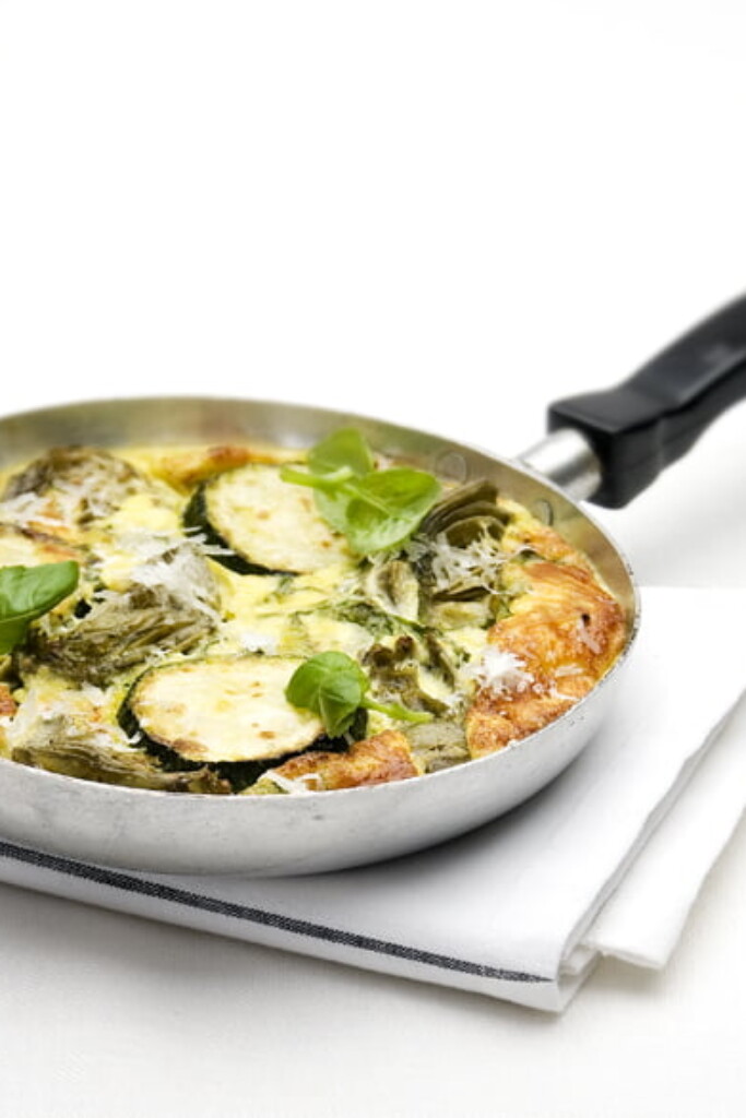 Frittata met courgette en basilicum