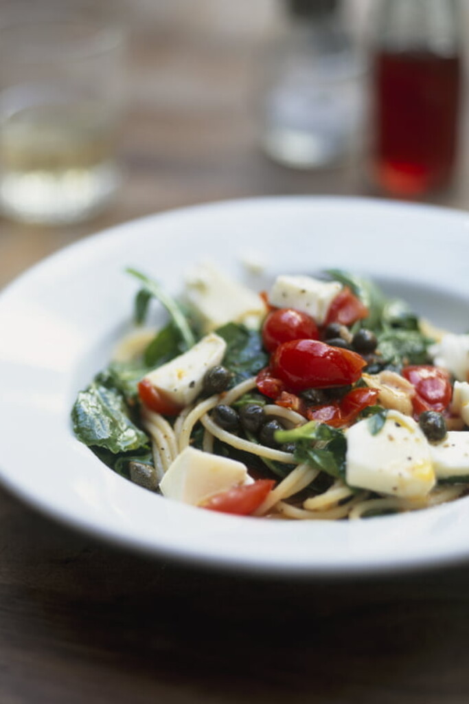 Spaghetti met tomaatjes, rucola en mozzarella