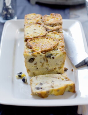 oliebollen over? Maak er deze verrukkelijke oliebollenbroodpudding van