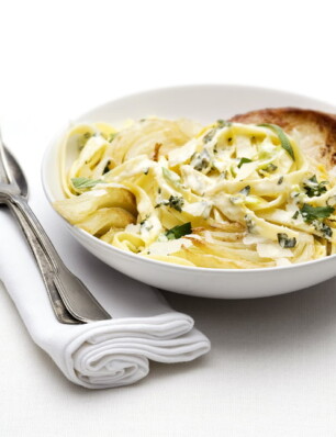 pasta met gebakken venkel en citroen-kruidensaus