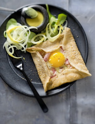 gevulde flensjes met ham en ei