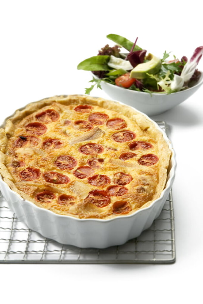 Quiche met gerookte forel en kerstomaatjes