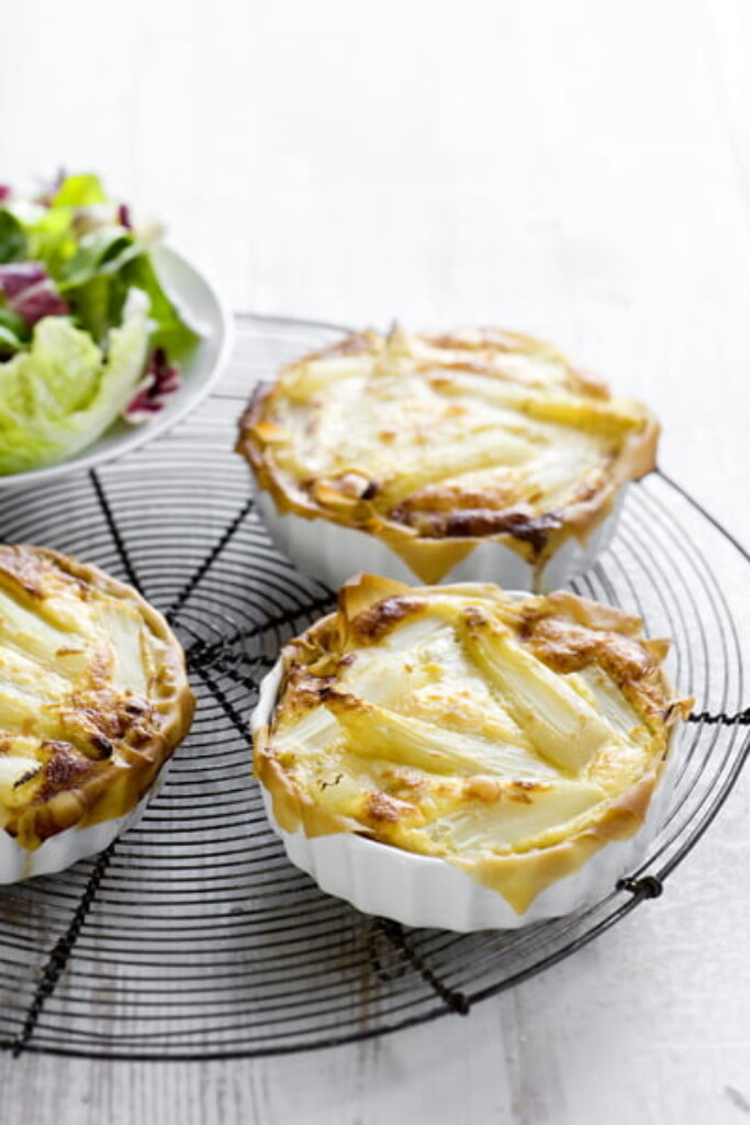 Aspergequiche met raddicchiosalade