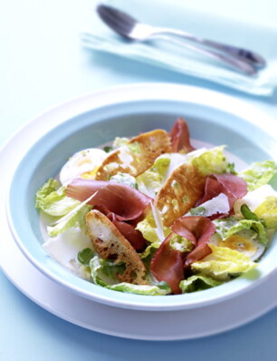 bindsla met caesardressing en bresaola