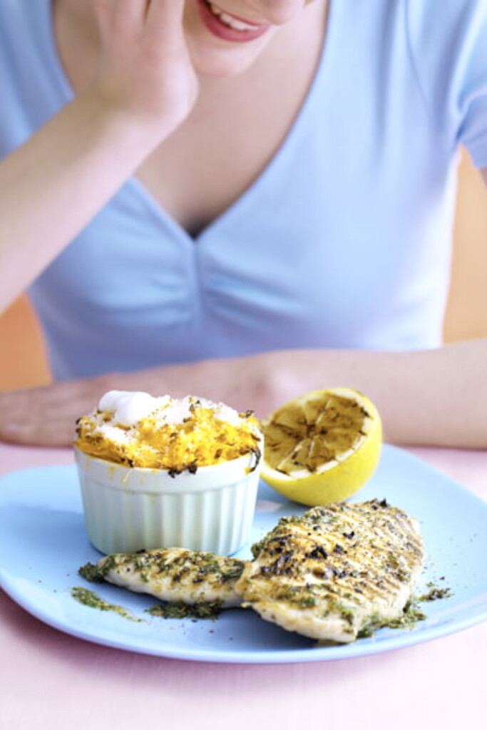 Gegrilde kipfilet met zoete-aardappelgratin