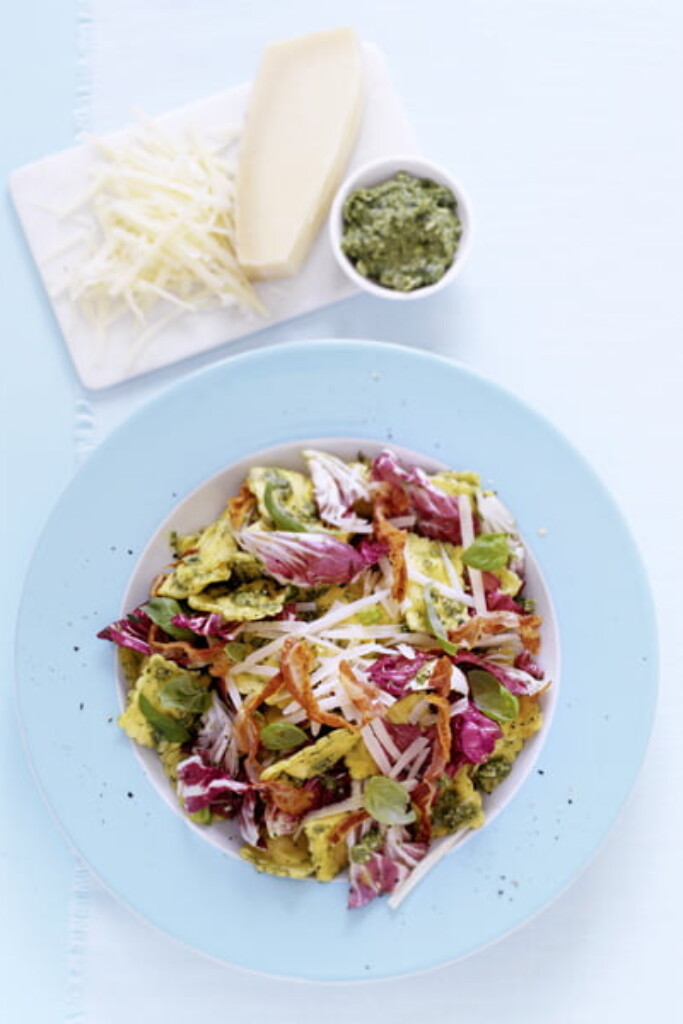 Pastasalade met radicchio en pesto