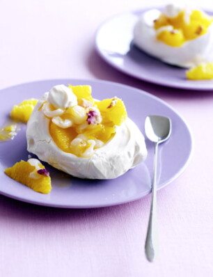 liefde: rozenpavlova’s met sinaasappel-lycheecompote