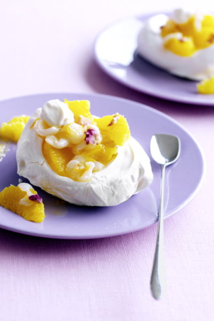 liefde: rozenpavlova’s met sinaasappel-lycheecompote