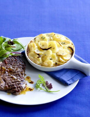 Pittige entrecote met aardappel-uigratin