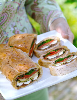 picknicken? Italiaans brood met mozzarella en gegrilde groenten