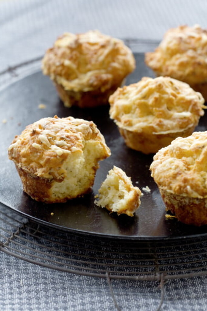 muffins met boerenkaas en komijn