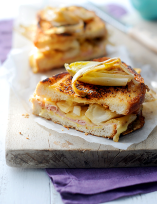 croque monsieur met  witlof en komijnekaas