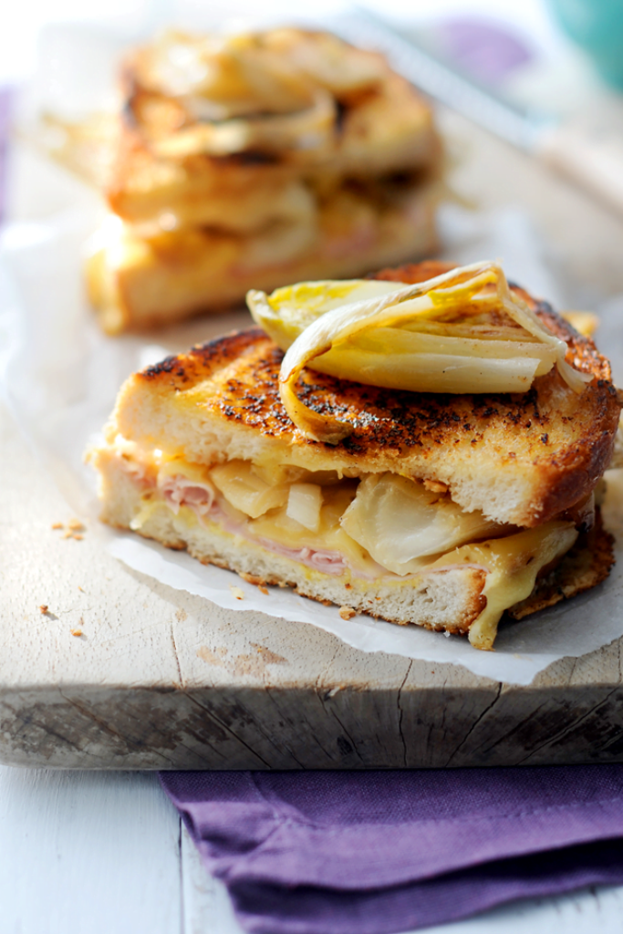 Croque monsieur met witlof en komijnekaas