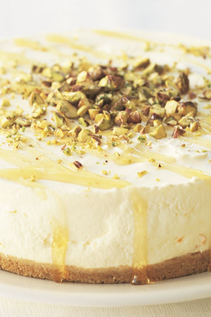 Cheesecake met yoghurt, honing en pistacheconfetti