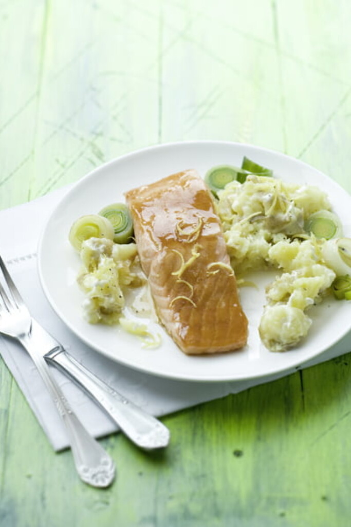 Zalm met frisse roomsaus en aardappelen