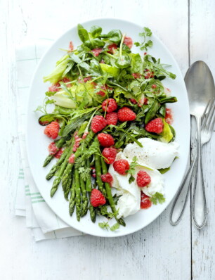 salade met frambozendressing en mozzarella