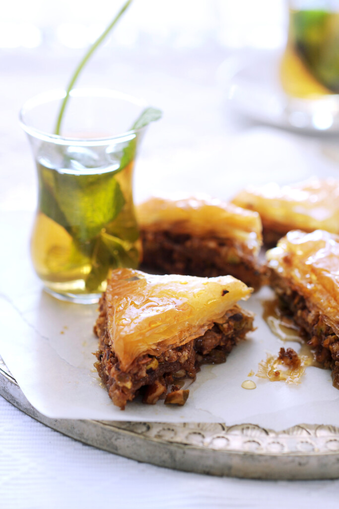 Baklava met noten en sinaasappel-honingsiroop