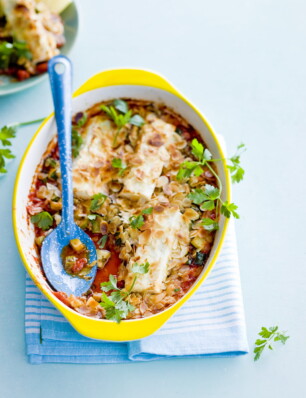 feta-courgetteschotel met sla