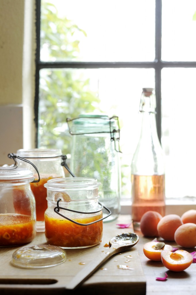 abrikozen jam met hazelnoten en rozenwater - delicious