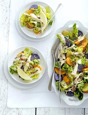 aardappelsalade met little gem, boerenkip en za’atardressing