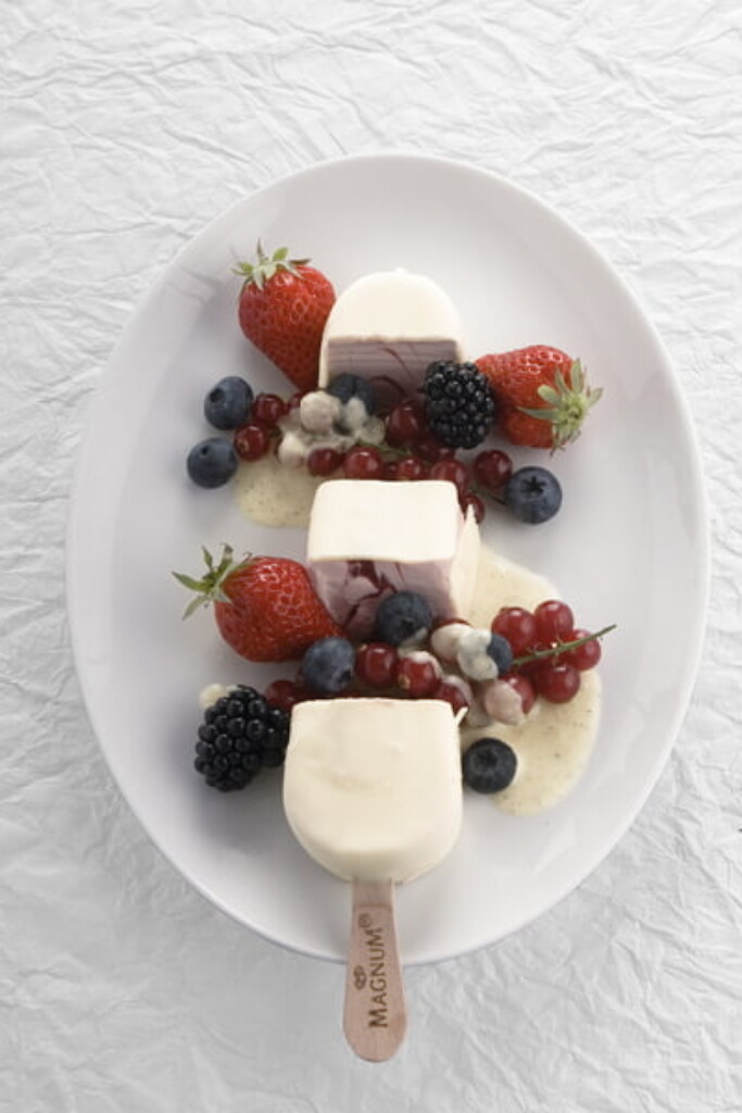 Magnum Strawberry White met rood fruit