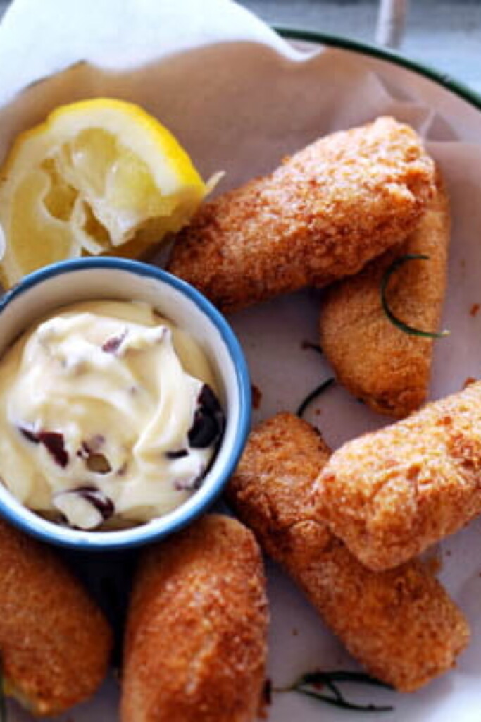 Polenta-rozemarijnkroketjes met olijf-knoflookmayonaise