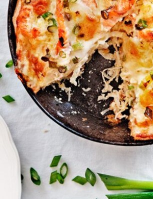 zuurkoolquiche met zalm en lente-ui