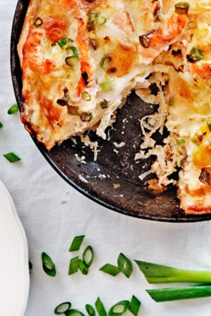 zuurkoolquiche met zalm en lente-ui