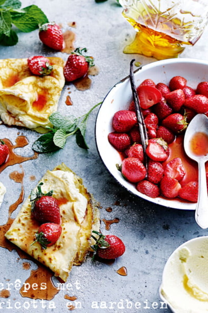 kokoscrêpes met ahornricotta en aardbeien