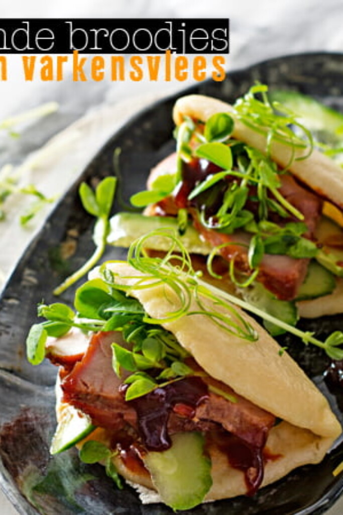 gestoomde broodjes met varkensvlees en hoisin