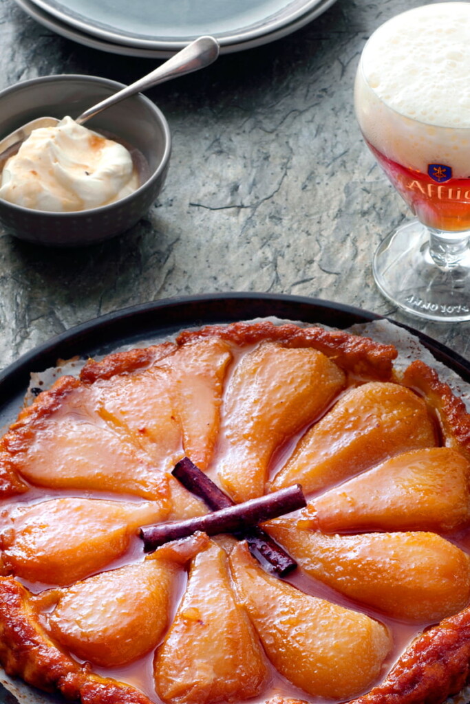 tarte tatin met in Affligem Tripel gestoofde kaneelperen