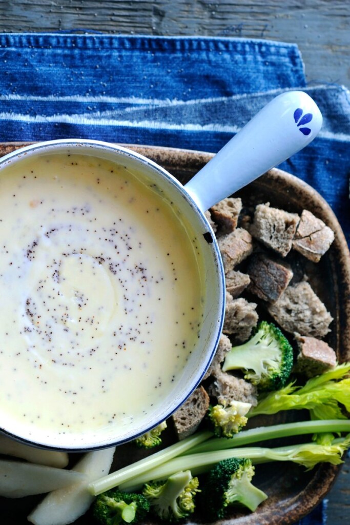 Fondue van bergkaas met maanzaad