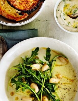 soep van bloemkool en rucola met mascarpone en olijfolietoast met cannellinidip