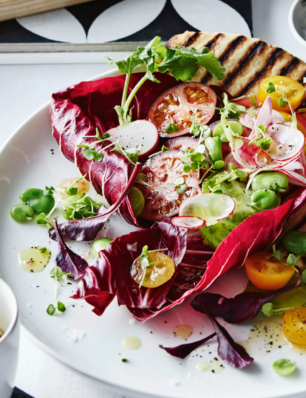 panzanella met oertomaten en yoghurtplatbrood