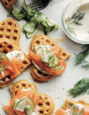 kokoswafels met gerookte zalm en crème fraîche