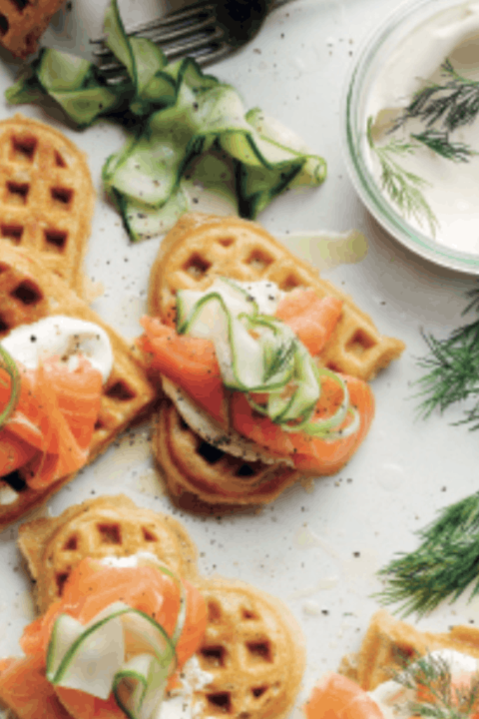 Kokoswafels met gerookte zalm en crème fraîche