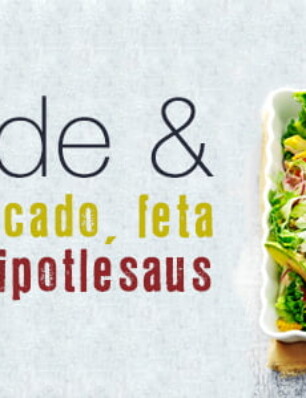 Mexicaanse salade met maïs, avocado en feta met chipotlesaus