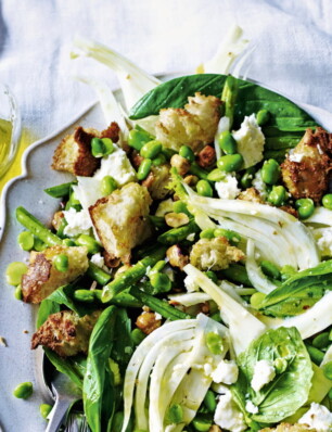 venkelsalade met tuinbonen, hazelnoten en feta