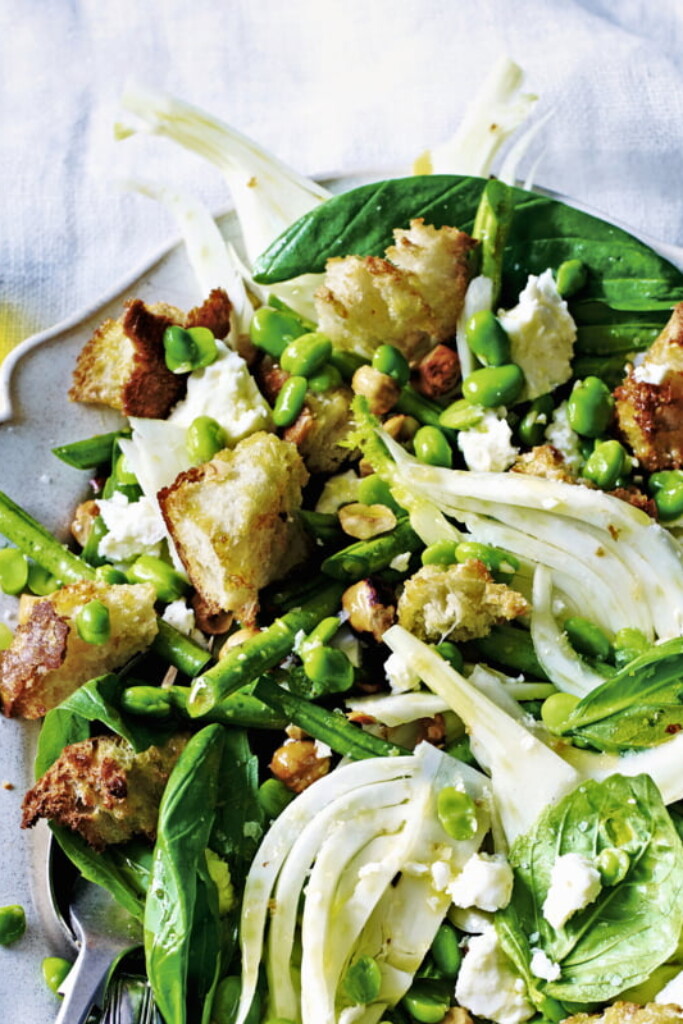 venkelsalade met tuinbonen, hazelnoten en feta