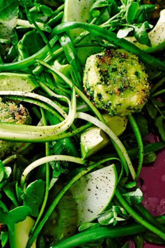 salade met avocado en krokante geitenkaas