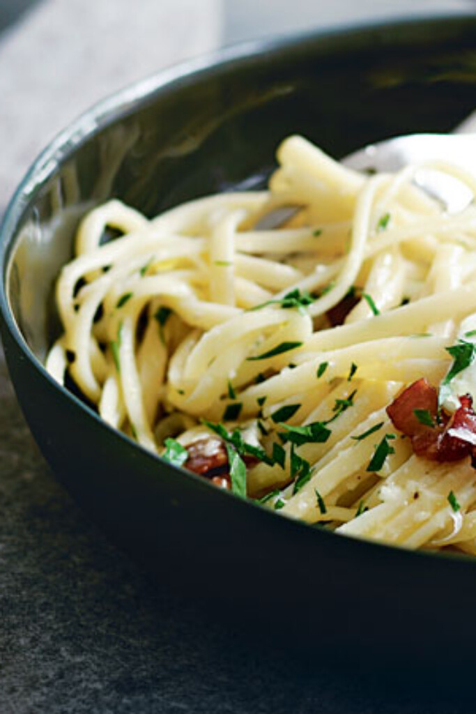 Romige linguine met ei en spek