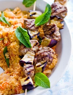 lams-auberginekebabs met tomatenbulgur