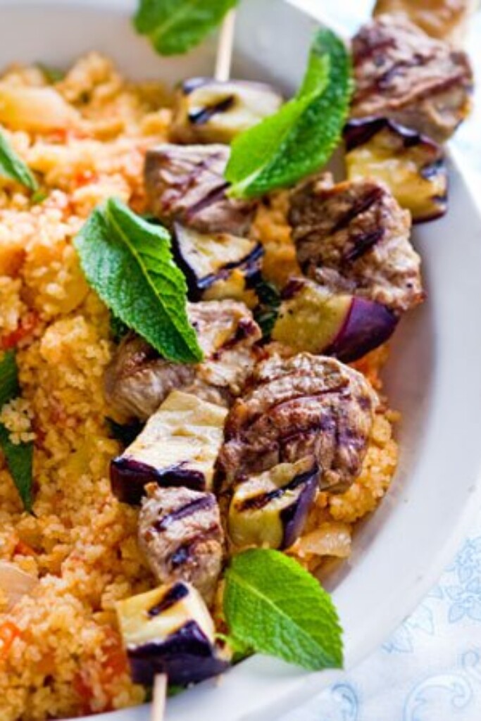 lams-auberginekebabs met tomatenbulgur