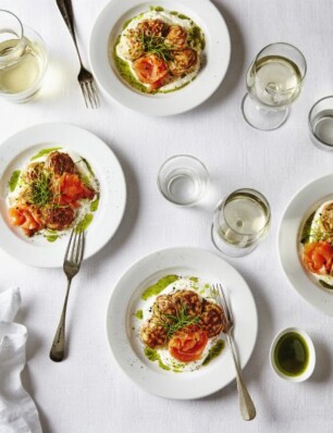 poffertjes met geitenkaas, zalm en hangop