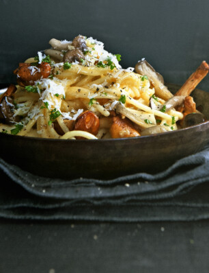 snelle pasta carbonara met paddenstoelen